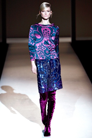 Thanh lịch và rực rỡ với BST thu đông của Alberta Ferretti - 3 Thanh lịch và rực rỡ với BST thu đông của Alberta Ferretti - 3