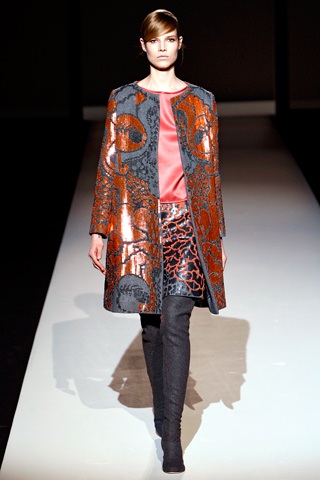 Thanh lịch và rực rỡ với BST thu đông của Alberta Ferretti - 9 Thanh lịch và rực rỡ với BST thu đông của Alberta Ferretti - 9