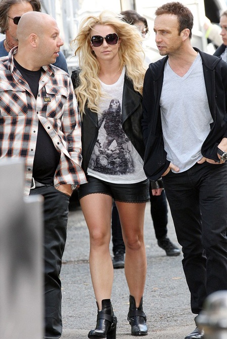 Britney hóa thành kẻ cướp siêu thị - 1 Britney hóa thành kẻ cướp siêu thị - 1