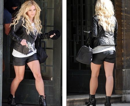 Britney hóa thành kẻ cướp siêu thị - 4 Britney hóa thành kẻ cướp siêu thị - 4