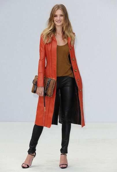 Nhiều “sao” dự buổi trình diễn của Burberry - 1