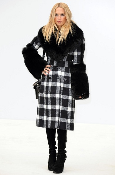 Nhiều “sao” dự buổi trình diễn của Burberry - 4