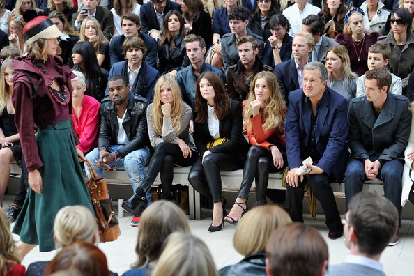 Nhiều “sao” dự buổi trình diễn của Burberry - 5