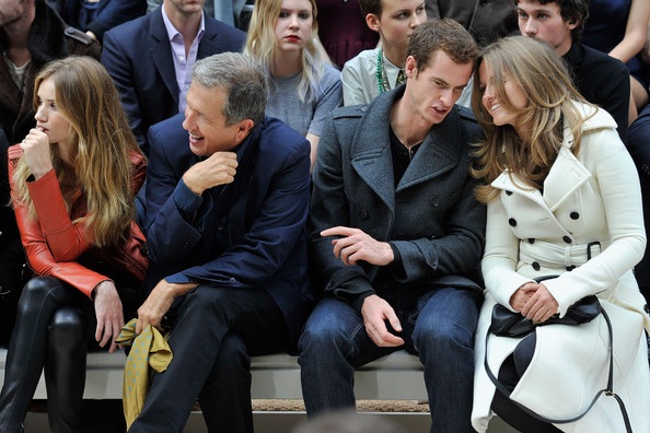 Nhiều “sao” dự buổi trình diễn của Burberry - 7