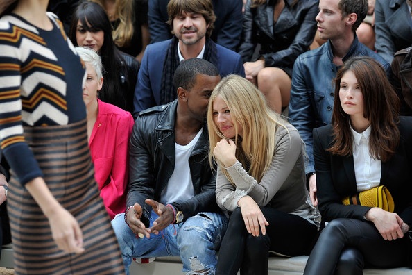 Nhiều “sao” dự buổi trình diễn của Burberry - 8