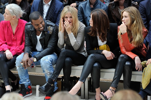 Nhiều “sao” dự buổi trình diễn của Burberry - 10