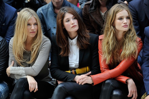 Nhiều “sao” dự buổi trình diễn của Burberry - 12