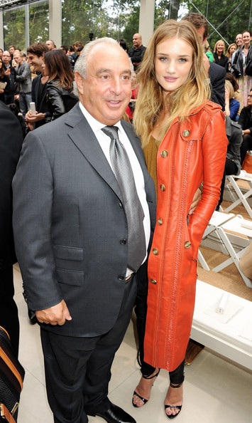 Nhiều “sao” dự buổi trình diễn của Burberry - 16