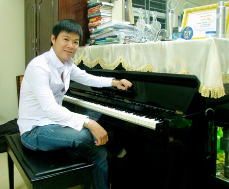 Sao mai Vũ Thắng Lợi: “Thính phòng - trữ tình là con đường của tôi” - 1 Sao mai Vũ Thắng Lợi: “Thính phòng - trữ tình là con đường của tôi” - 1