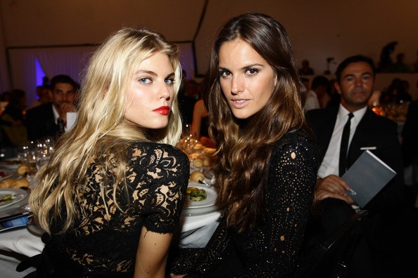 Dàn “chân dài” đình đám khoe dáng tại Ý - 22