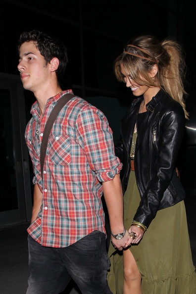 Những hình ảnh ngọt ngào của “đôi đũa lệch” Delta Goodrem - Nick Jonas - 1 Những hình ảnh ngọt ngào của “đôi đũa lệch” Delta Goodrem - Nick Jonas - 1