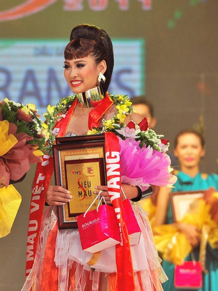 Toàn cảnh đêm chung kết Siêu mẫu Việt Nam 2011 - 29 Toàn cảnh đêm chung kết Siêu mẫu Việt Nam 2011 - 29