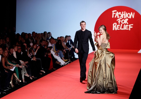 Siêu mẫu Lindsey Wixson lại ngã trên sàn catwalk - 14 Siêu mẫu Lindsey Wixson lại ngã trên sàn catwalk - 14