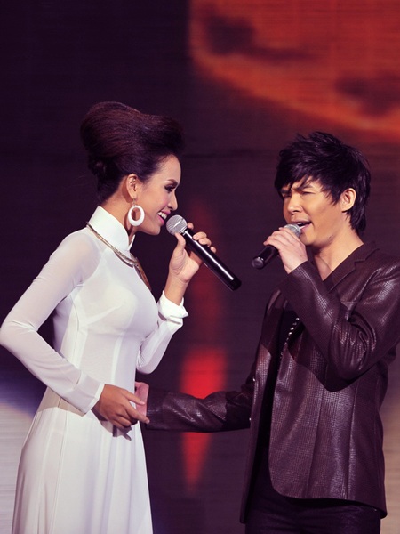 Nghệ sỹ “cháy” hết mình trong đêm chung kết Siêu mẫu 2011 - 6 Nghệ sỹ “cháy” hết mình trong đêm chung kết Siêu mẫu 2011 - 6