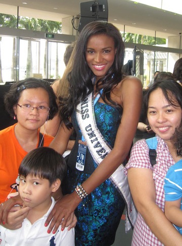 Thêm hình ảnh đẹp về tân HHHV ở Singapore - 8 Thêm hình ảnh đẹp về tân HHHV ở Singapore - 8