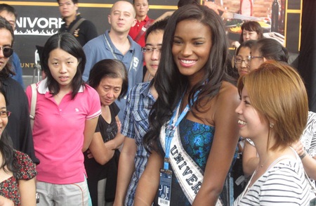 Thêm hình ảnh đẹp về tân HHHV ở Singapore - 11 Thêm hình ảnh đẹp về tân HHHV ở Singapore - 11