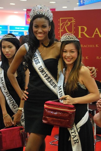 Thêm hình ảnh đẹp về tân HHHV ở Singapore - 13 Thêm hình ảnh đẹp về tân HHHV ở Singapore - 13