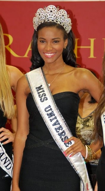 Thêm hình ảnh đẹp về tân HHHV ở Singapore - 16 Thêm hình ảnh đẹp về tân HHHV ở Singapore - 16