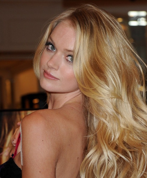 Thiên thần Victoria's Secret khoe nhan sắc rạng ngời - 17