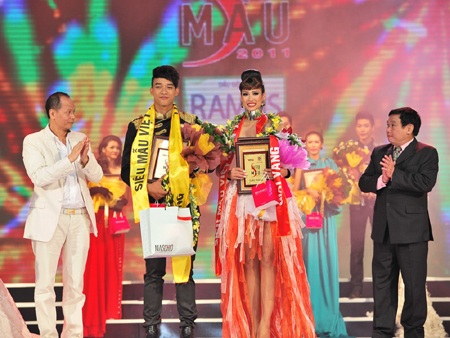 Vương Thu Phương và Vũ Mạnh Hiệp giành giải Vàng Siêu mẫu 2011 ...
