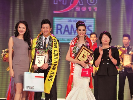 Vương Thu Phương và Vũ Mạnh Hiệp giành giải Vàng Siêu mẫu 2011 - 6