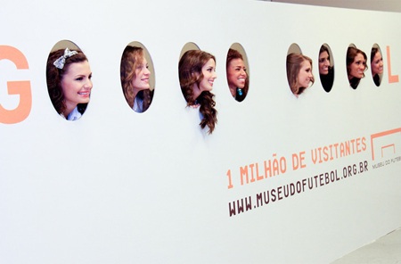 Người đẹp Hoàn vũ thăm bảo tàng bóng đá - 12 Người đẹp Hoàn vũ thăm bảo tàng bóng đá - 12