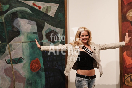 Người đẹp Hoàn vũ thăm bảo tàng bóng đá - 19 Người đẹp Hoàn vũ thăm bảo tàng bóng đá - 19