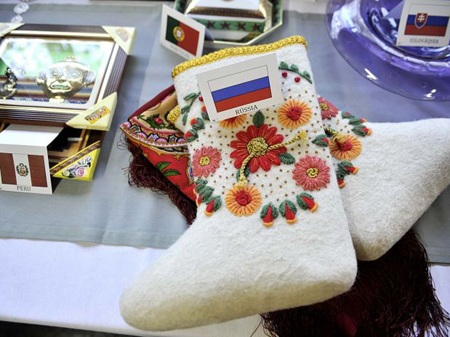 Hoàng My diện áo bà ba trong buổi trao quà từ thiện - 8 Hoàng My diện áo bà ba trong buổi trao quà từ thiện - 8