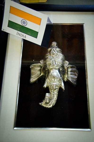 Hoàng My diện áo bà ba trong buổi trao quà từ thiện - 11 Hoàng My diện áo bà ba trong buổi trao quà từ thiện - 11