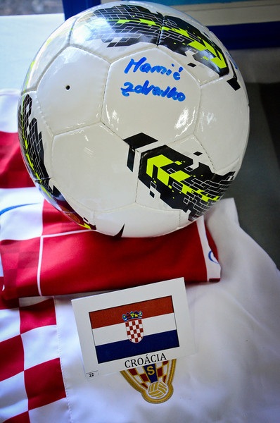 Hoàng My diện áo bà ba trong buổi trao quà từ thiện - 13 Hoàng My diện áo bà ba trong buổi trao quà từ thiện - 13