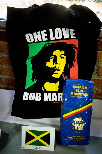 Hoàng My diện áo bà ba trong buổi trao quà từ thiện - 14 Hoàng My diện áo bà ba trong buổi trao quà từ thiện - 14