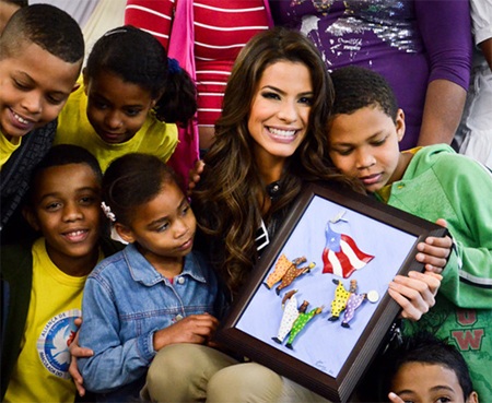 Hoàng My diện áo bà ba trong buổi trao quà từ thiện - 27 Hoàng My diện áo bà ba trong buổi trao quà từ thiện - 27