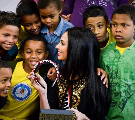 Hoàng My diện áo bà ba trong buổi trao quà từ thiện - 28 Hoàng My diện áo bà ba trong buổi trao quà từ thiện - 28