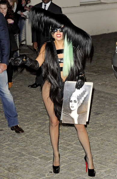 Vòng quanh thế giới giải trí ngày 7/10 - 6