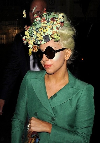 Vòng quanh thế giới giải trí ngày 7/10 - 7