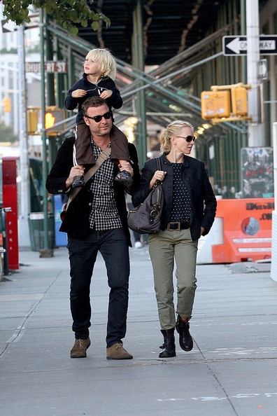 Vòng quanh thế giới giải trí ngày 7/10 - 1