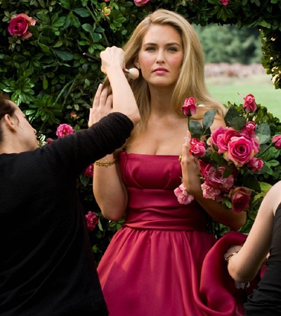 “Đột nhập” buổi chụp hình của siêu mẫu gợi cảm Bar Refaeli - 4 “Đột nhập” buổi chụp hình của siêu mẫu gợi cảm Bar Refaeli - 4