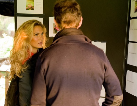 “Đột nhập” buổi chụp hình của siêu mẫu gợi cảm Bar Refaeli - 5 “Đột nhập” buổi chụp hình của siêu mẫu gợi cảm Bar Refaeli - 5