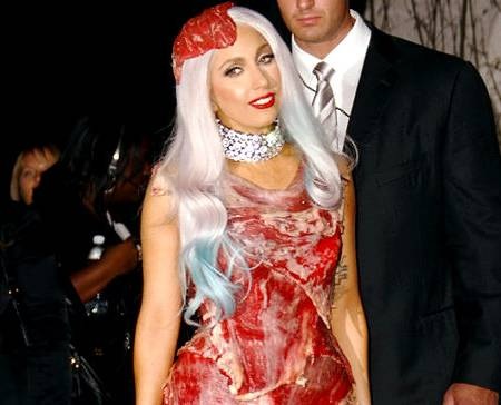 Lady Gaga được yêu cầu mặc trang phục rau diếp - 1