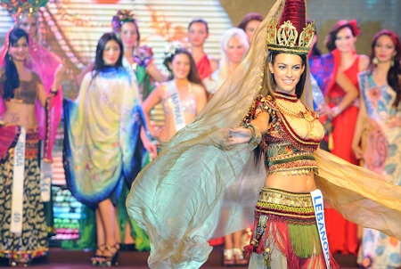 Người đẹp Hoa hậu quốc tế khoe trang phục dân tộc lạ mắt - 16 Người đẹp Hoa hậu quốc tế khoe trang phục dân tộc lạ mắt - 16