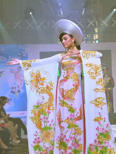 Ngọc Quyên “đọ sắc” với Vũ Hoàng Điệp - 4 Ngọc Quyên “đọ sắc” với Vũ Hoàng Điệp - 4