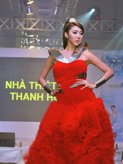 Ngọc Quyên “đọ sắc” với Vũ Hoàng Điệp - 10 Ngọc Quyên “đọ sắc” với Vũ Hoàng Điệp - 10