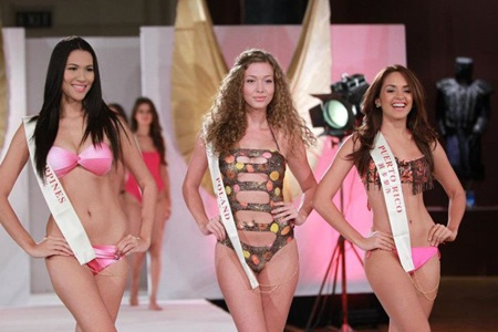 Thúy Vy tự tin trình diễn bikini - 8 Thúy Vy tự tin trình diễn bikini - 8
