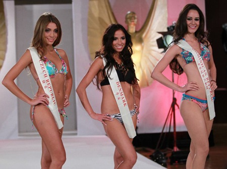 Thúy Vy tự tin trình diễn bikini - 21 Thúy Vy tự tin trình diễn bikini - 21