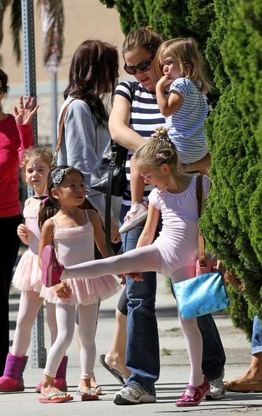 Vòng quanh thế giới giải trí ngày 9/10 - 8