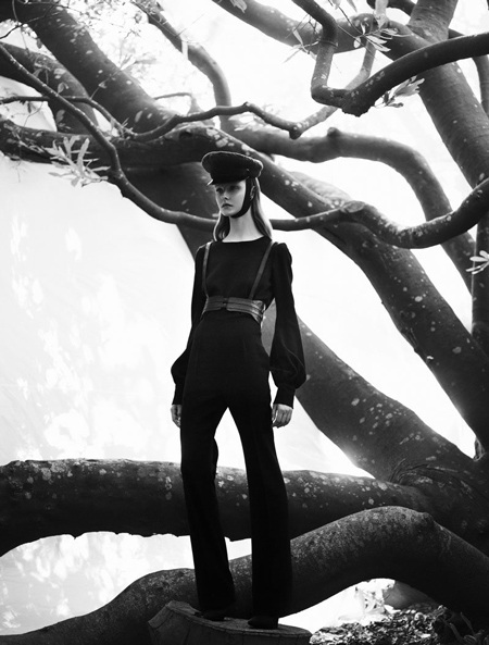 Kamila Filipcikova khoe vẻ lạnh lùng, cá tính - 1