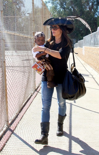 Những giờ phút vui vẻ của mẹ con Sandra Bullock - 1 Những giờ phút vui vẻ của mẹ con Sandra Bullock - 1