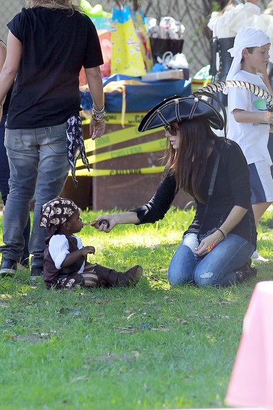 Những giờ phút vui vẻ của mẹ con Sandra Bullock - 18 Những giờ phút vui vẻ của mẹ con Sandra Bullock - 18