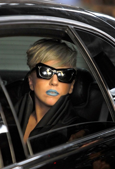 Lady Gaga đánh son xanh trong buổi quay MV mới - 13