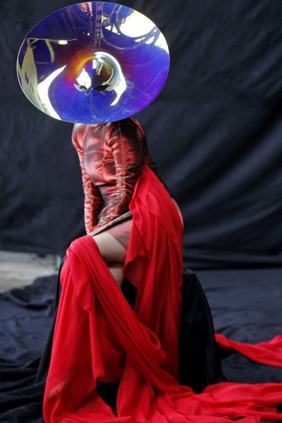 Lady Gaga đánh son xanh trong buổi quay MV mới - 15